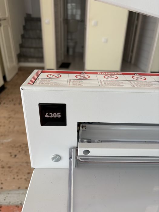 EBA 4305 Guillotine