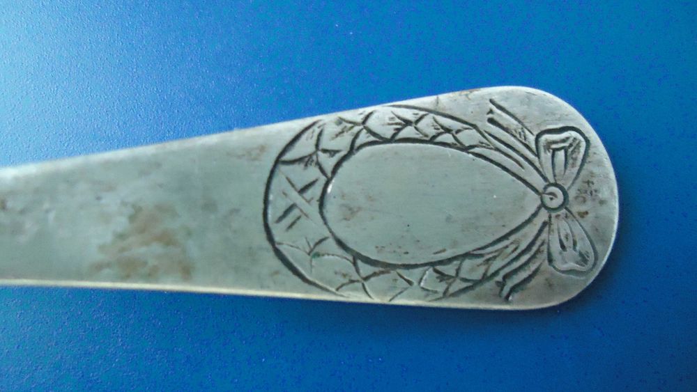 6 colheres de chá em alpaca e outra em prata antiga