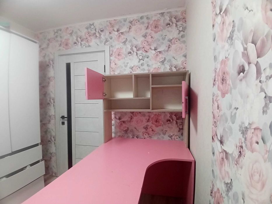 Стіл письмовий для дівчинки