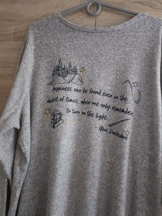 Miękki delikatny cienki sweterek