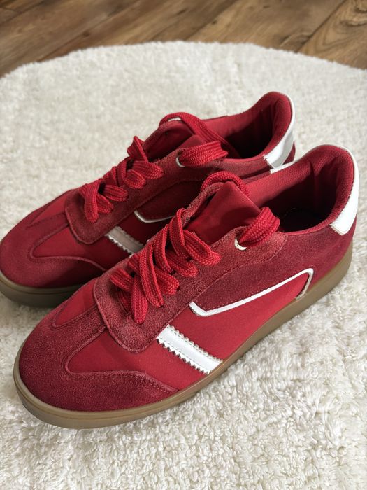 Кроссовки женские