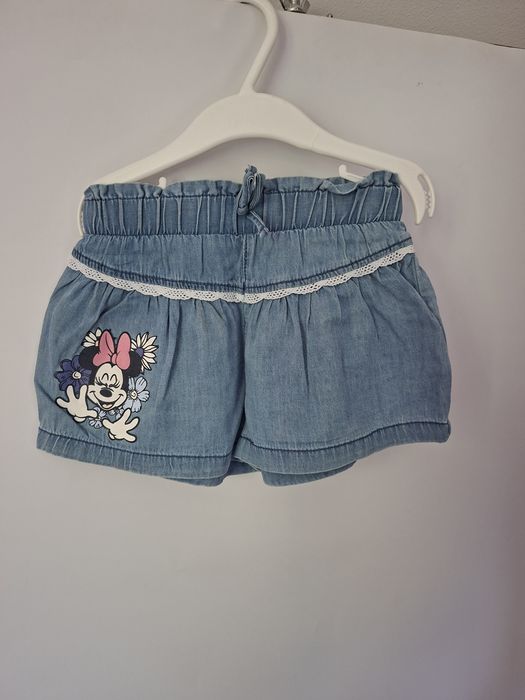 Disney Spodenki dziewczęce rozmiar 86
 Spodenki dziewczęce 
rozmiar 86
Stan bardzo dobry 
Długość 22 cm
Biodra 36 x 2 cm
Pas 22 x 2 cm