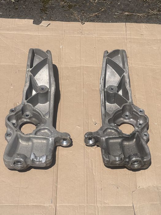 Цапфа, поворотний кулак Tesla model S rest передня права