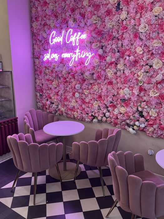 Krzesła i stoły kawiarnia