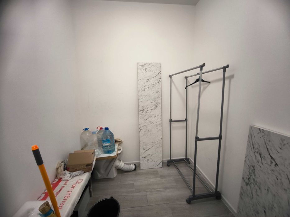 Здам простору 1К біля Центрального Парку. Диван на кухні. Гардероб