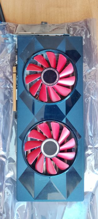 Видеокарта XFX R9 390 8GB Памяти.