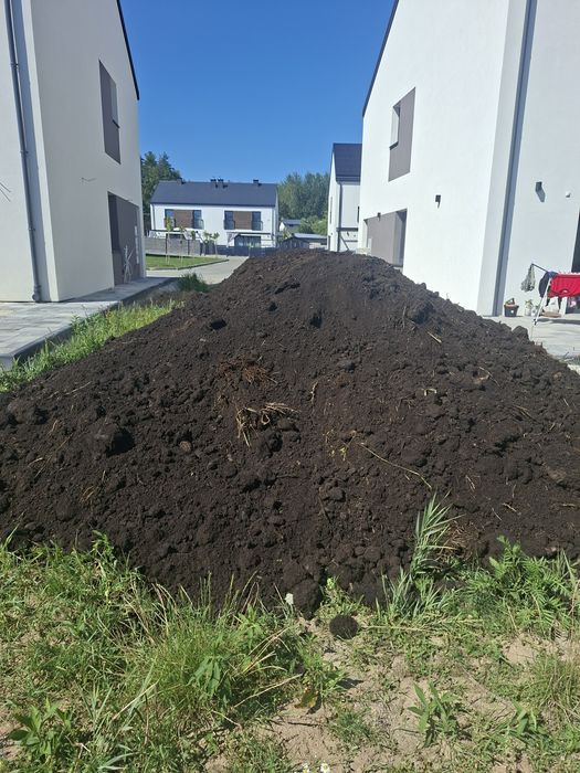 Ziemia ogrodowa Humus oraz na podniesienie terenu.