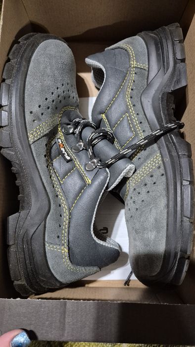 Спецвзуття, залізний підносок