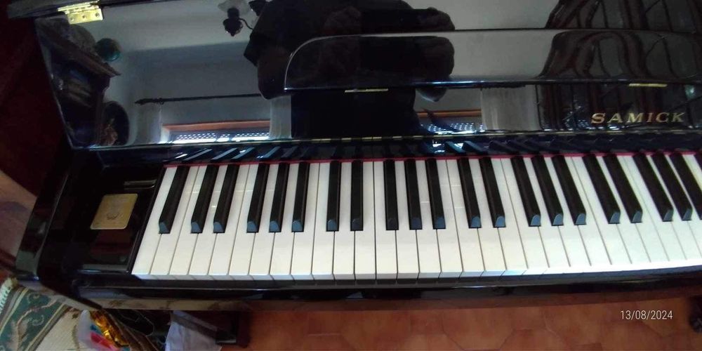 Piano vertical SAMICK, como novo