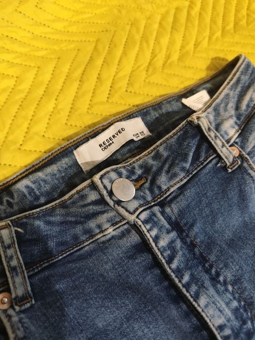 Джинси reserved з пуш-ап ефектом