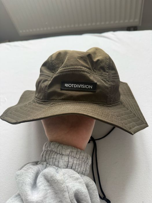 Панамка Riot Division