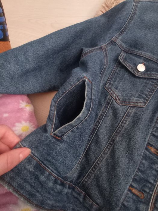 Продаю жіночу джинсову куртку