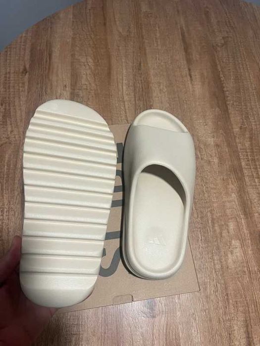 adidas Yeezy Slide / 42