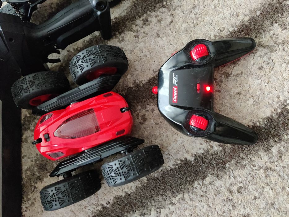 Zestaw 2 auta zdalnie sterowane off road car + samochód Carrera RC