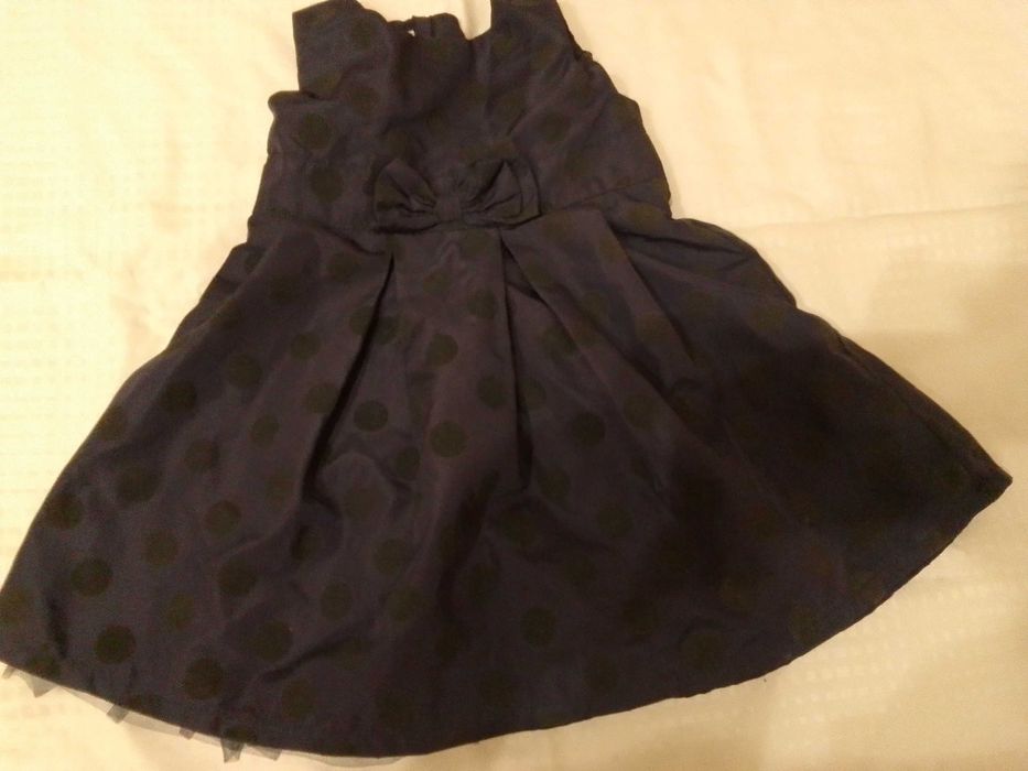 Sprzedam sukienkę rozmiar 68