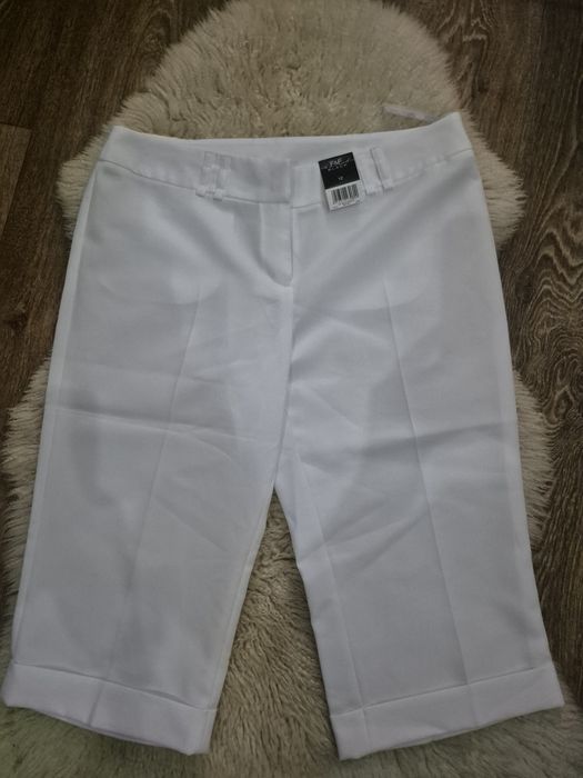 Новые белые бермуды