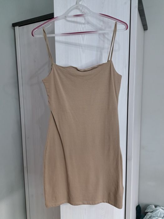 Beżowa sukienka Sinsay M