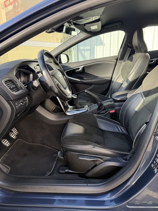 Volvo V40 R-Design