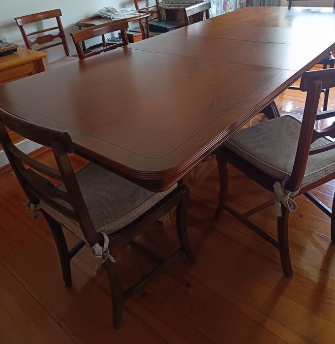 Mesa de Jantar em “cerejeira”