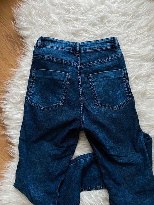 Spodnie rurki jeansy z wysokim stanem granatowe marmurki H&M S
