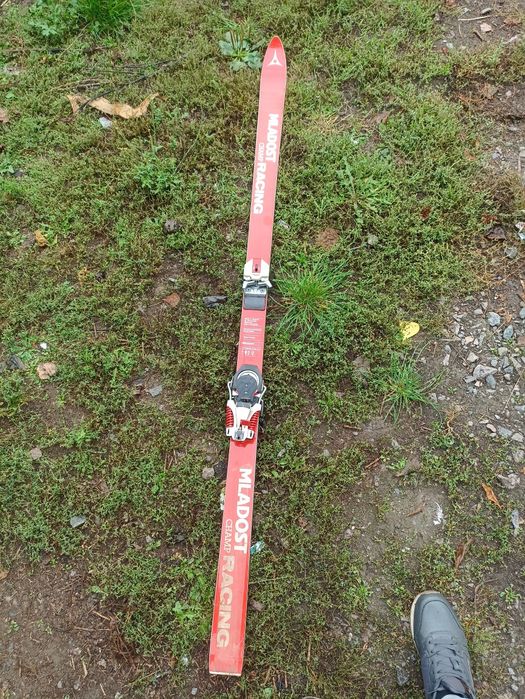 Продам лижі у відмінному стані.