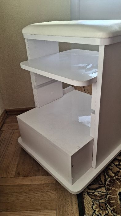 Педикюрный столик