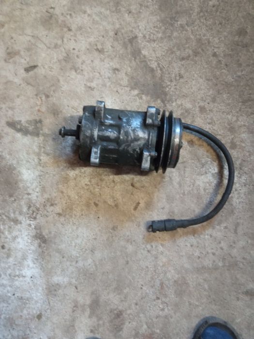 Компресор кондиціонера продам