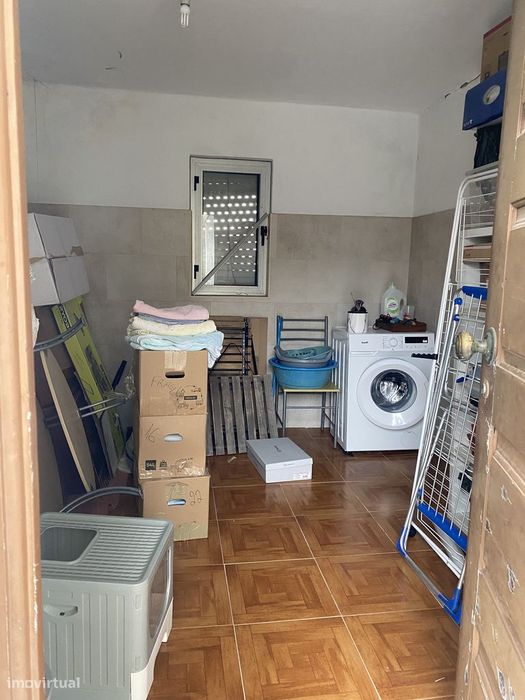 Vende-se T3 com grande espaço exterior em Santa Clara, Coimbra.