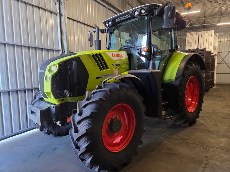 Claas Arion Case New Holland John Deere