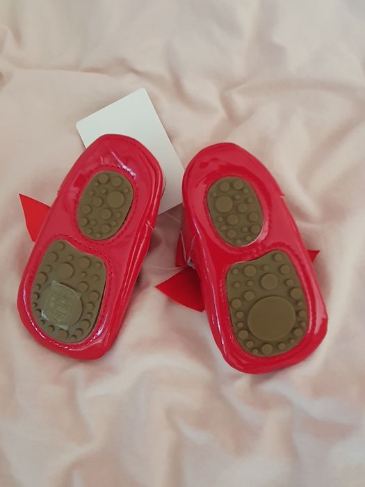 Buciki niechodki czerwone lakierki z kokardą 6-12m 11,5 cm
