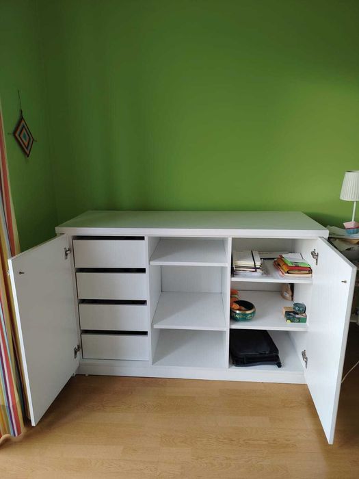 White Cabinet/Sideboard with Cupboard and Drawer Storage Space