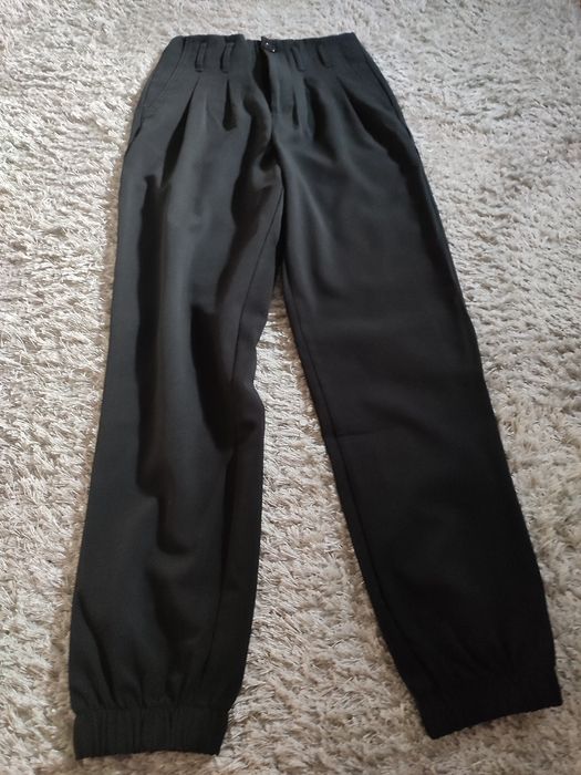 Czarne spodnie Cropp