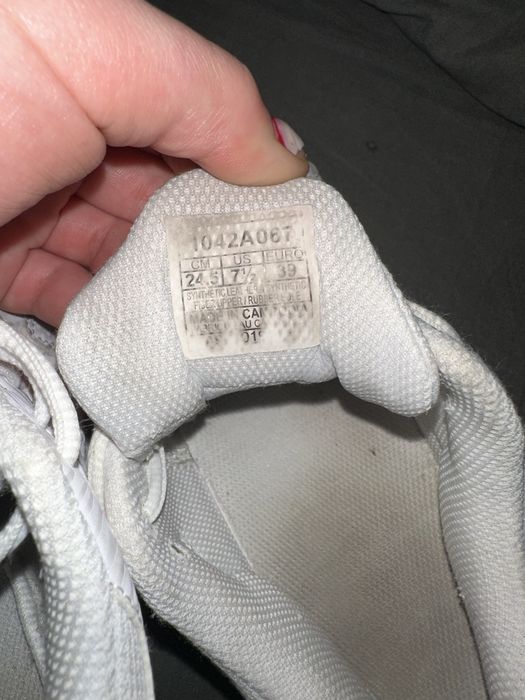 Кросівкв asics оригінал