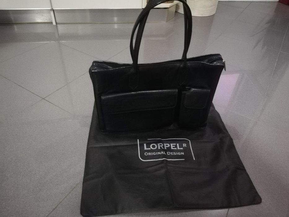 Mala em pele verdadeira preta