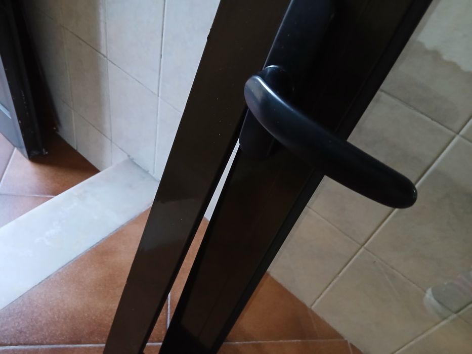 Janela alumínio oscilo batente