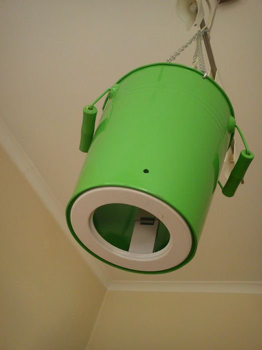 Lampka z wiaderka na balkon werandę