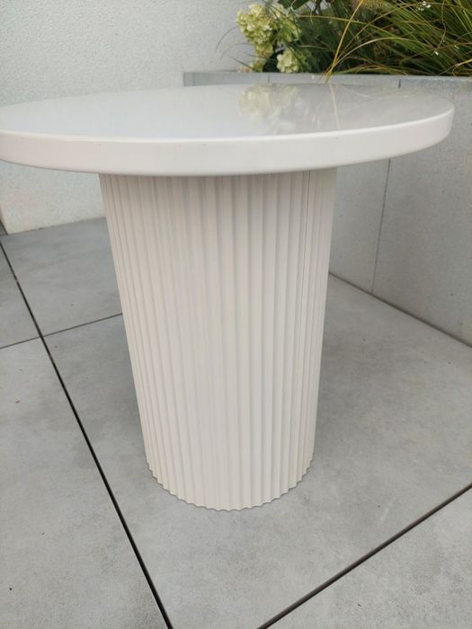 Stolik ryflowany kaszmir