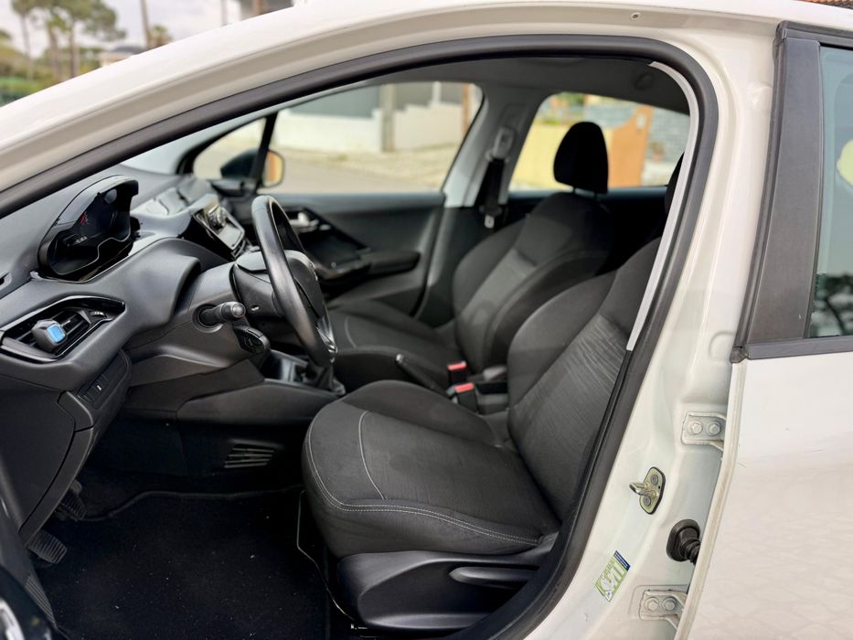 Peugeot 208 1.0 Gasolina Ano 2013 impecável