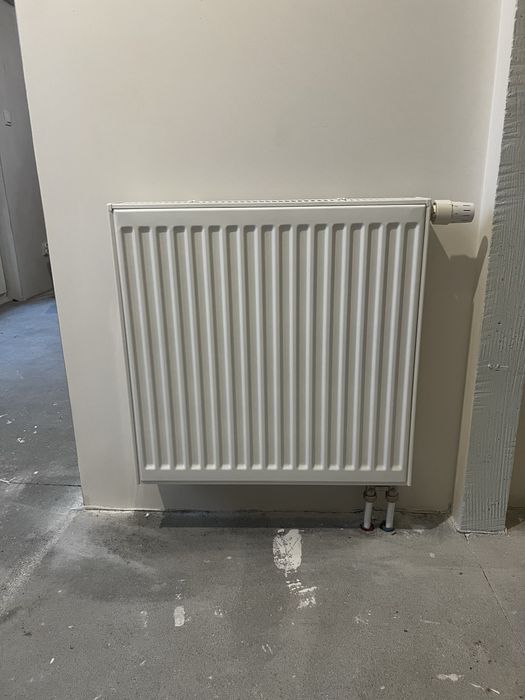 Grzejnik płytowy z termostatem 600x600