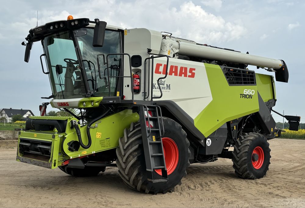 Kombajn zbożowy Claas Trion 660 plus Vario 680 4x4