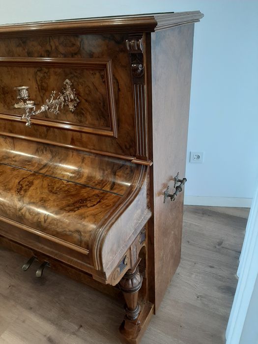 Piano suíço B. Bieger Rorscharch de finais do século XIX