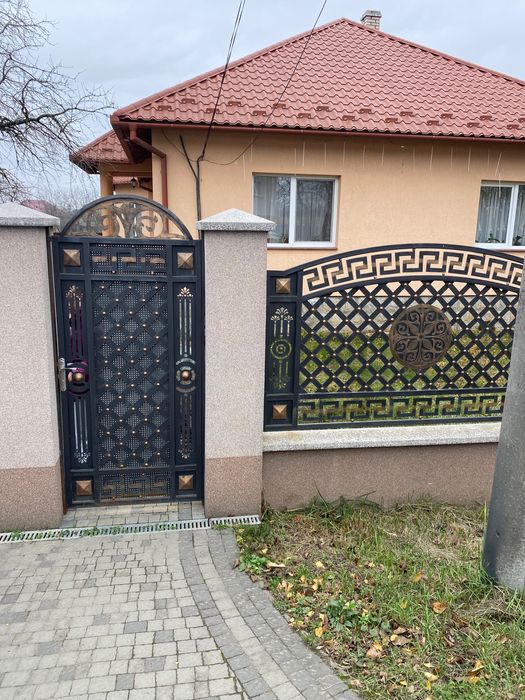 Продається житловий будинок у Закарпатті , м. Берегове .