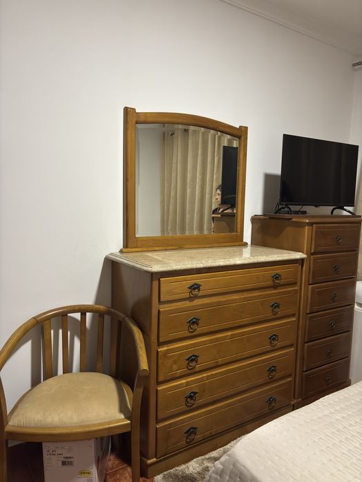 Quarto completo de madeira