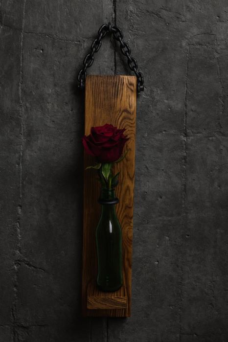 Wazon na desce szkło metal