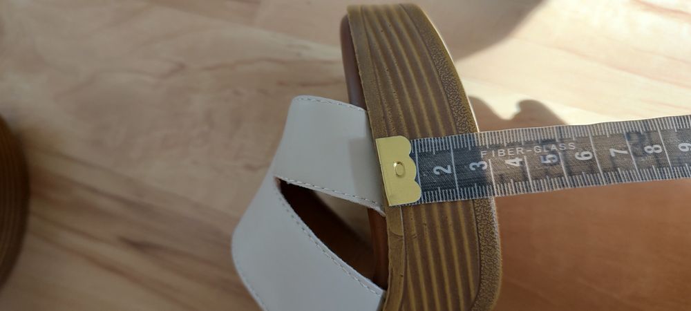 Sandały damskie na słupku 36