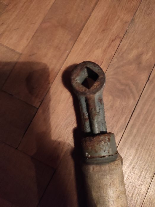 drewniana korba ręczna