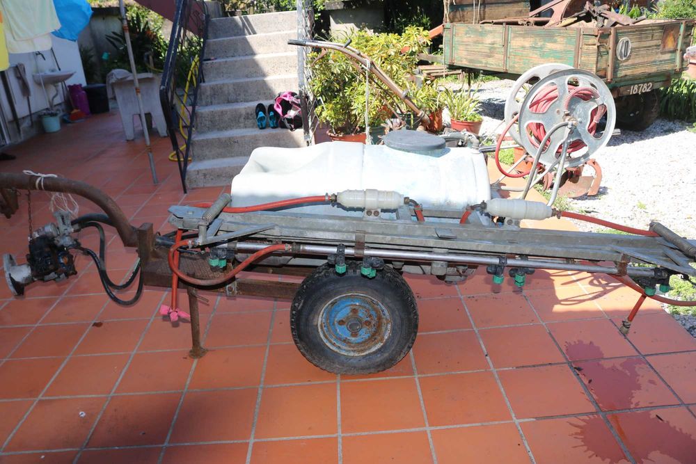Pulverizador 200 Litros para motocultivador com barra extensivel