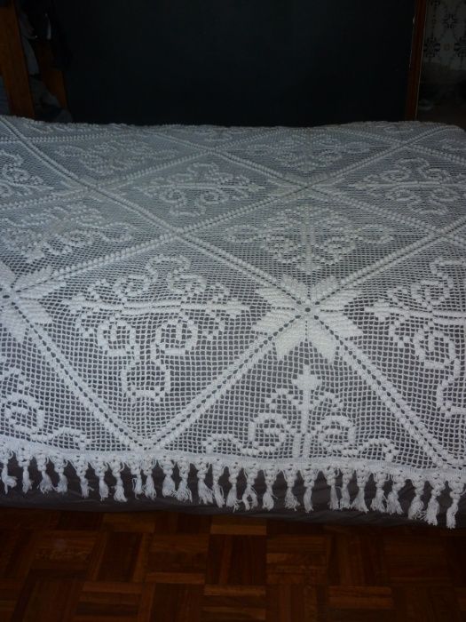 Colcha de renda nunca usada, antiga e feita à mão, cama de casal