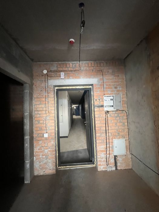 Продам 3к квартиру в Києві біля ТРЦ Ретровіль!