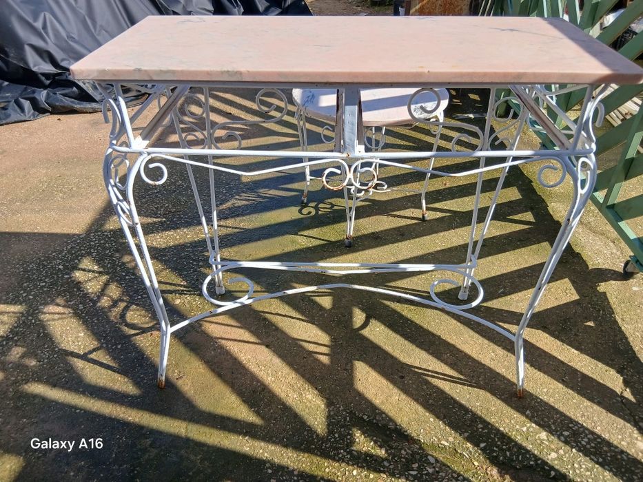 Aparador e mesa de centro